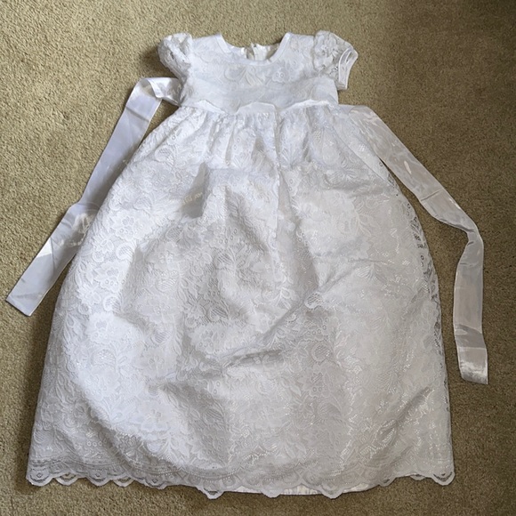 Stunning baby 6m white gown - Picture 1 of 3